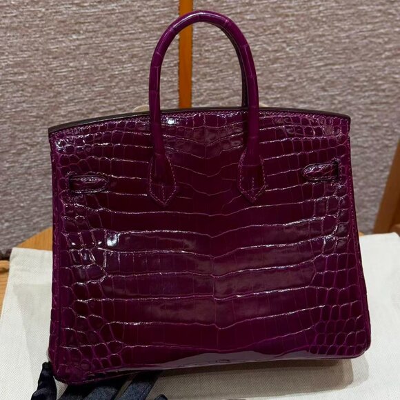 Classic Hermes Bag: A Stylish and Versatile Choice for Elegance - Picture 3 of 6